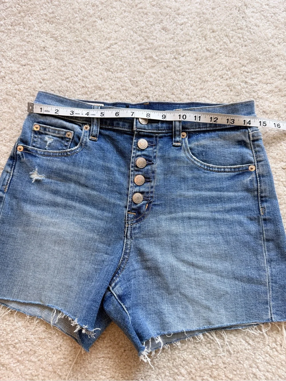 GAP High Rise Button Fly Denim Shorts Womens 26 2R 4” Distressed Raw Hem